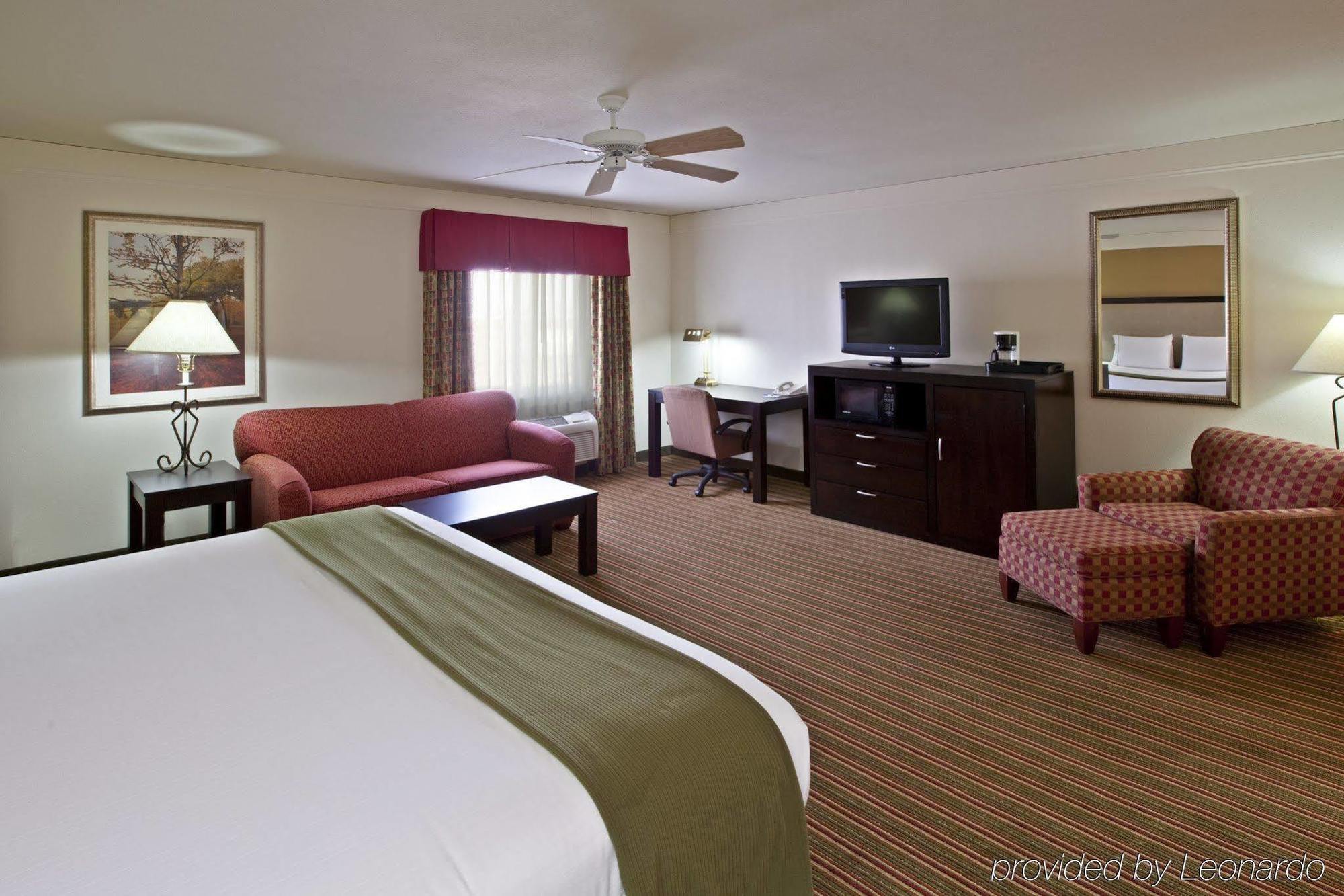 Baymont By Wyndham Litchfield Hotel Ngoại thất bức ảnh